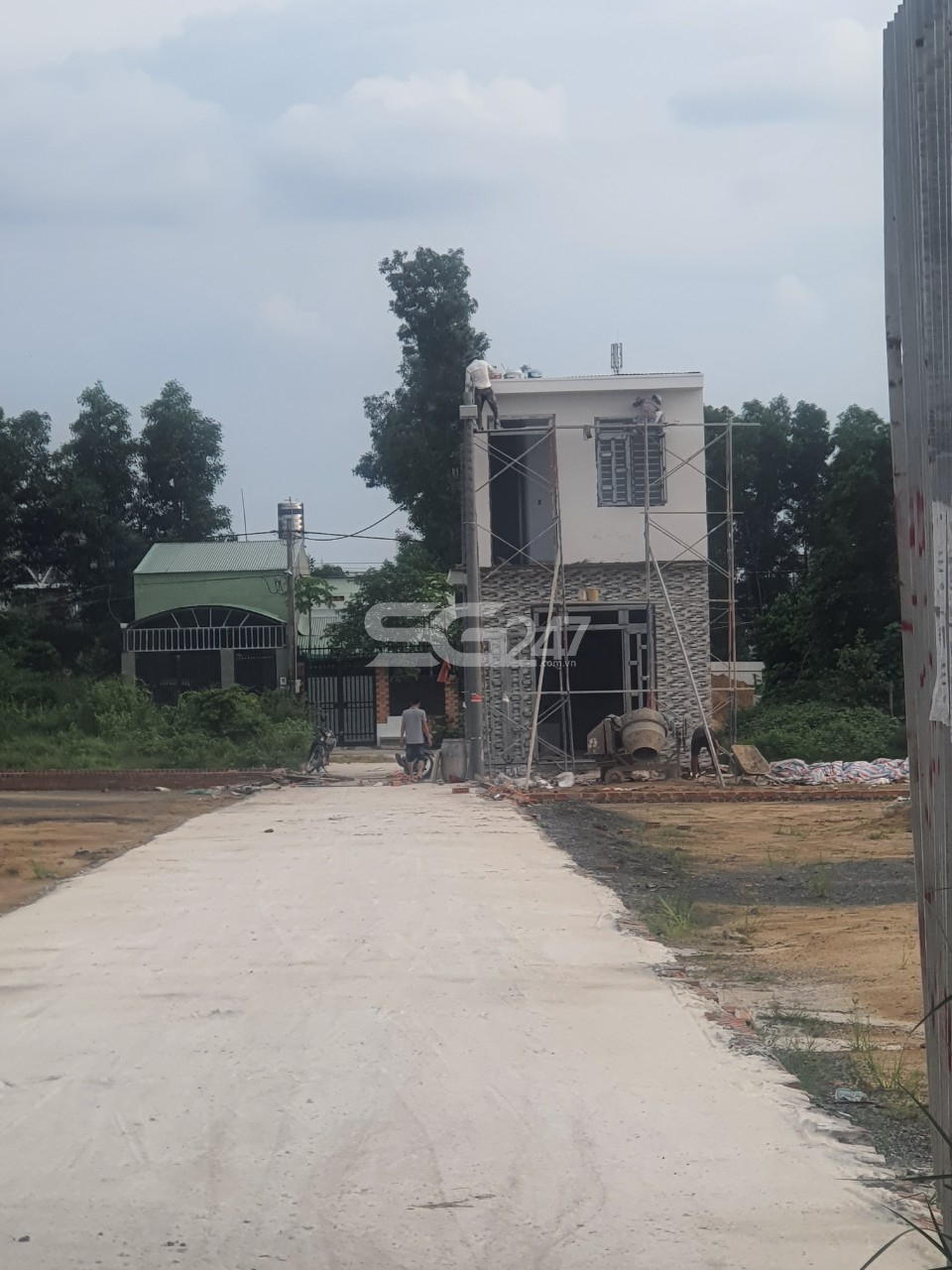 Đường bê tông rộng 4m bên trong khu phân lô