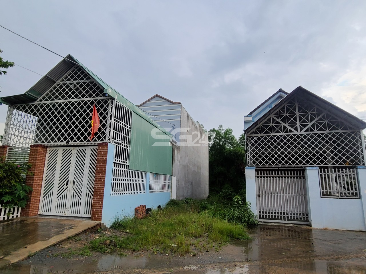 Hình ảnh: Những căn nhà hoành tráng được xây dựng trên đất trồng lúa thuộc tờ 87 thửa 63 do ông Nguyễn Minh Nhân là chủ sử dụng tại phường Phước Tân, TP Biên Hòa, Đồng Nai