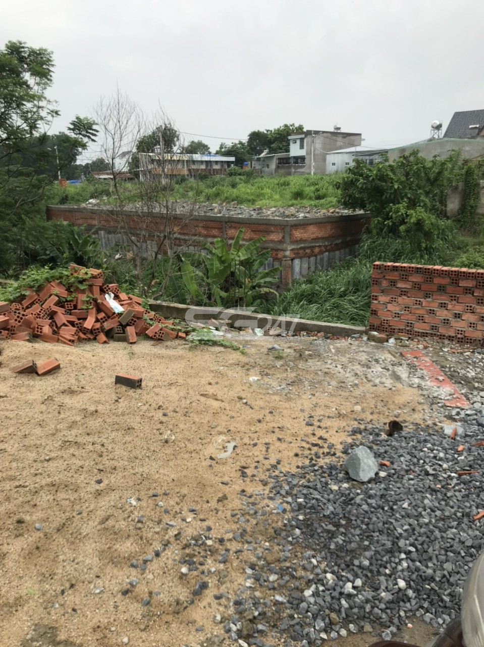 Hình ảnh các công trình xây dựng trái phép lấn chiếm suối Săn Máu đoạn chảy qua khu vực phường Trảng Dài