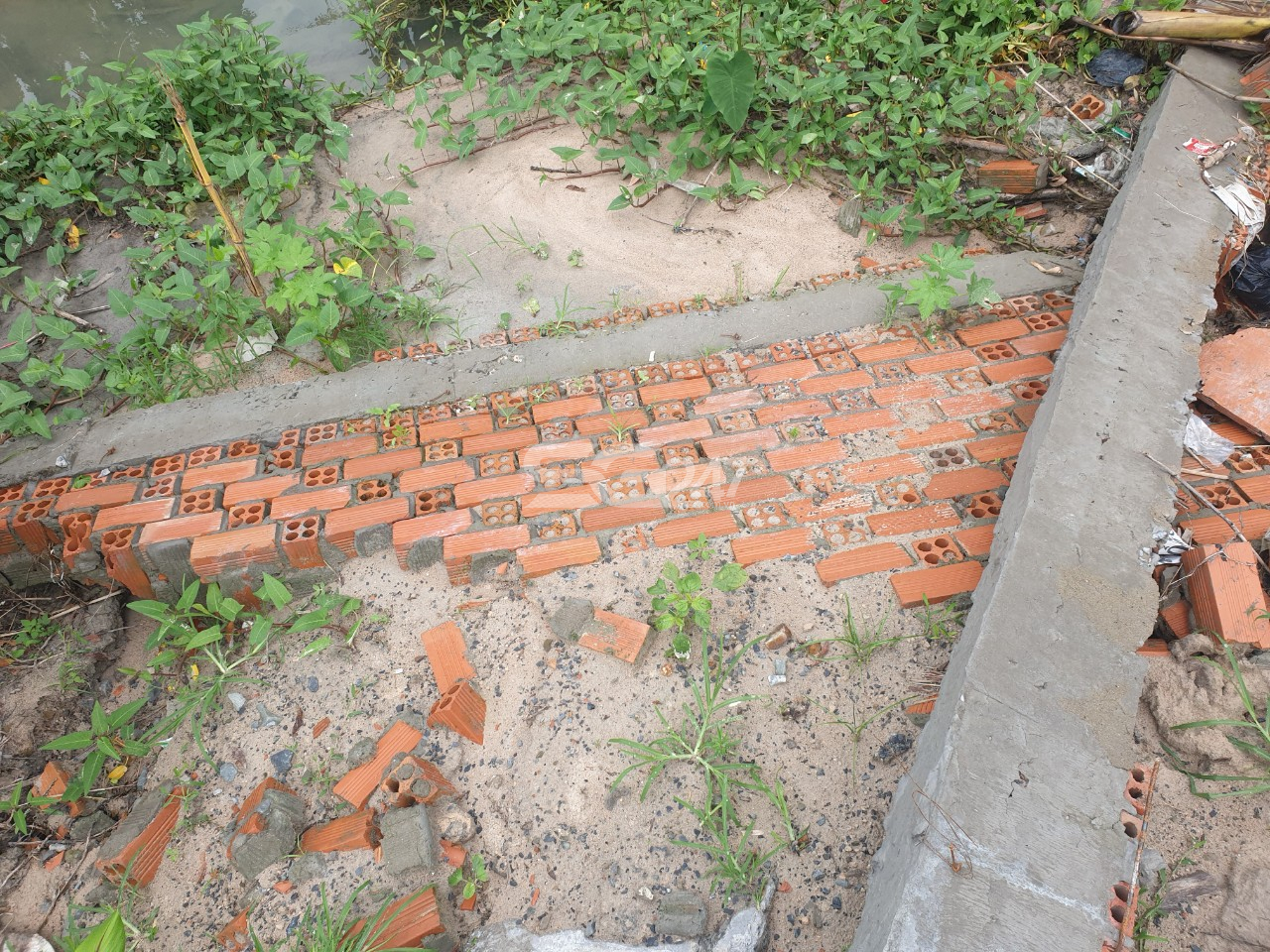 Hình ảnh công trình xây dựng trái phép lấn chiếm suối Săn Máu đoạn chảy qua khu vực phường Trảng Dài
