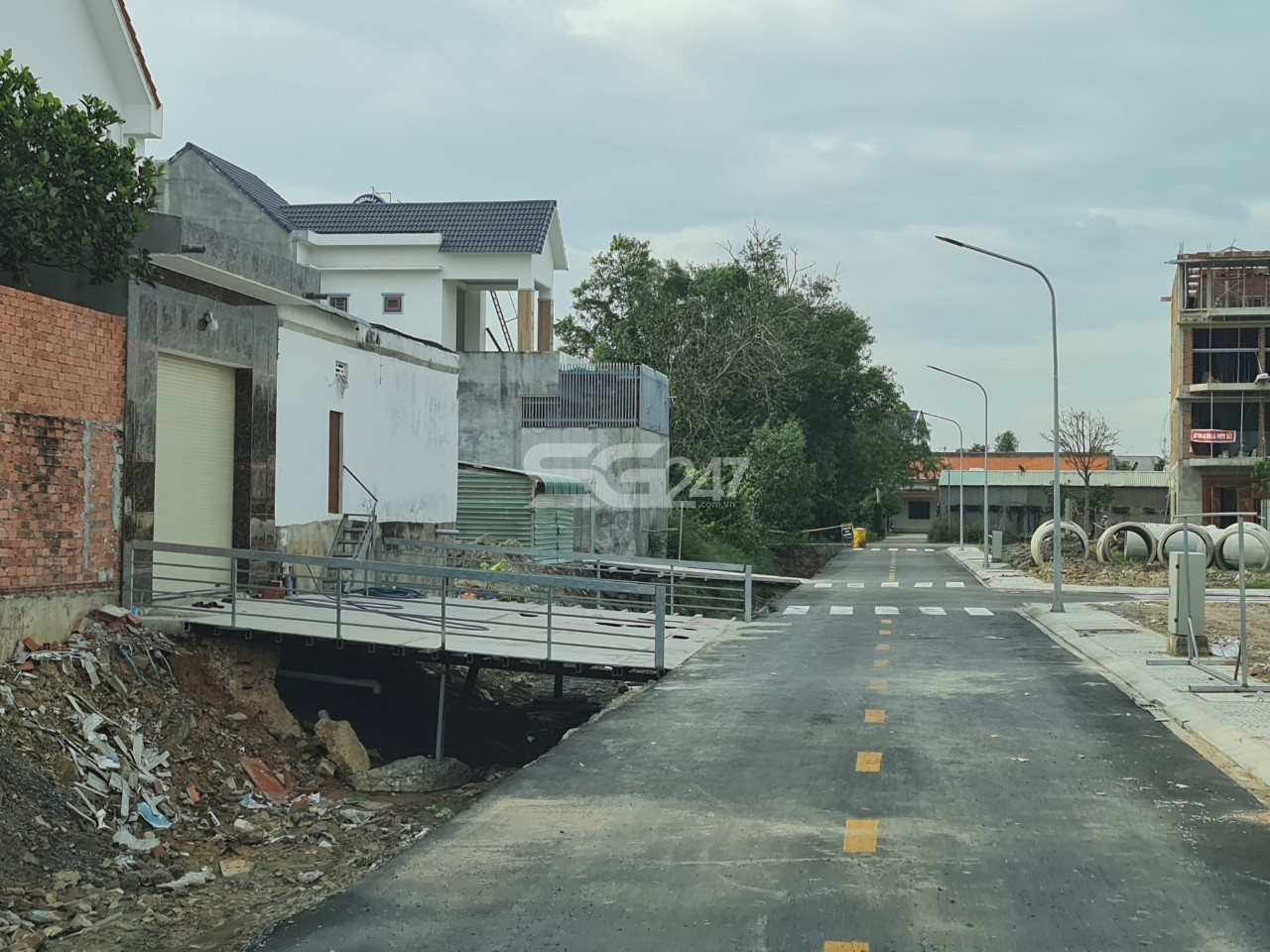 Hạ tầng đã được đầu tư theo văn bản chấp thuận phê duyệt hồ sơ thiết kế hạ tầng kỹ thuật theo mặt bằng tổng thể để thực hiện tách thửa đất số 4160 tờ bản đồ số 5 do ông Nguyễn Ngọc Hồ là chủ sử dụng