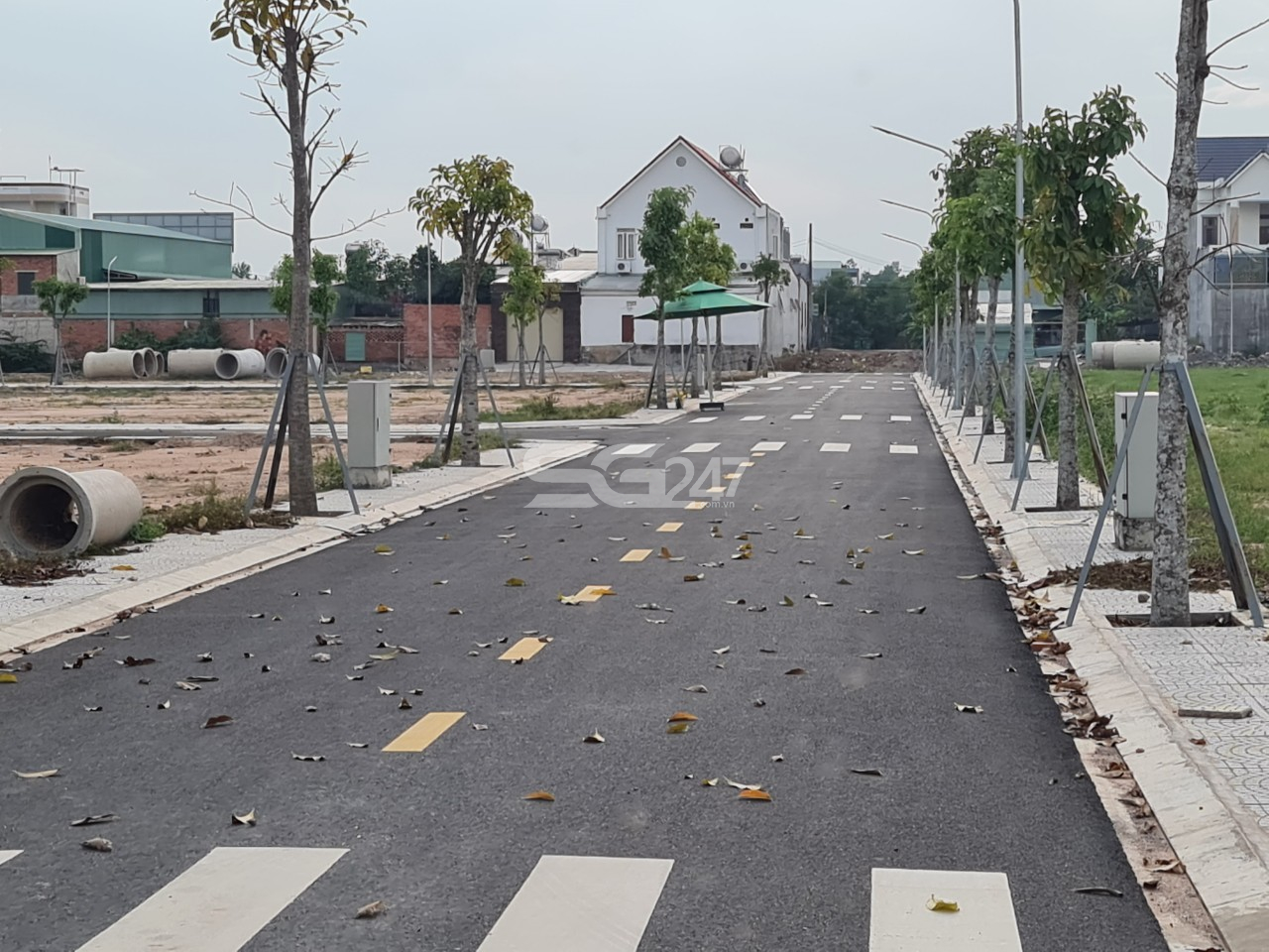 Hạ tầng đã được đầu tư theo văn bản chấp thuận phê duyệt hồ sơ thiết kế hạ tầng kỹ thuật theo mặt bằng tổng thể để thực hiện tách thửa đất số 4160 tờ bản đồ số 5 do ông Nguyễn Ngọc Hồ là chủ sử dụng