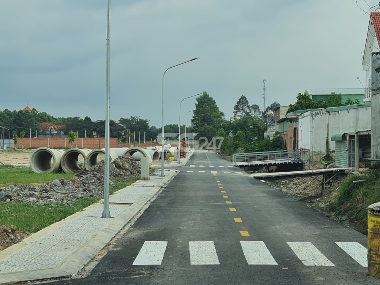 Hạ tầng đã được đầu tư theo văn bản chấp thuận phê duyệt hồ sơ thiết kế hạ tầng kỹ thuật theo mặt bằng tổng thể để thực hiện tách thửa đất số 4160 tờ bản đồ số 5 do ông Nguyễn Ngọc Hồ là chủ sử dụng
