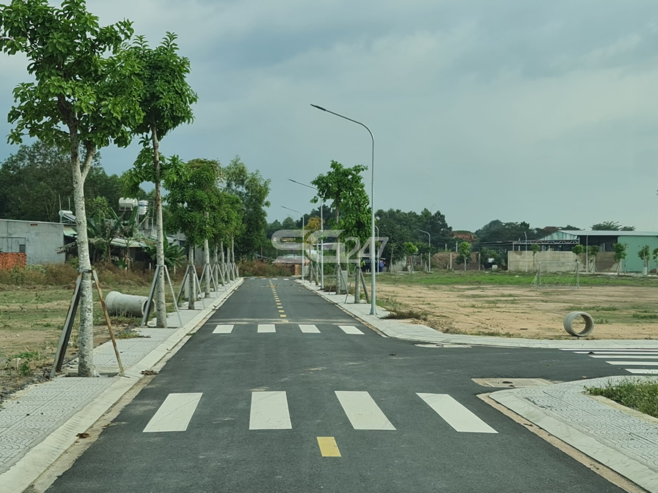 Hạ tầng đã được đầu tư theo văn bản chấp thuận phê duyệt hồ sơ thiết kế hạ tầng kỹ thuật theo mặt bằng tổng thể để thực hiện tách thửa đất số 4160 tờ bản đồ số 5 do ông Nguyễn Ngọc Hồ là chủ sử dụng