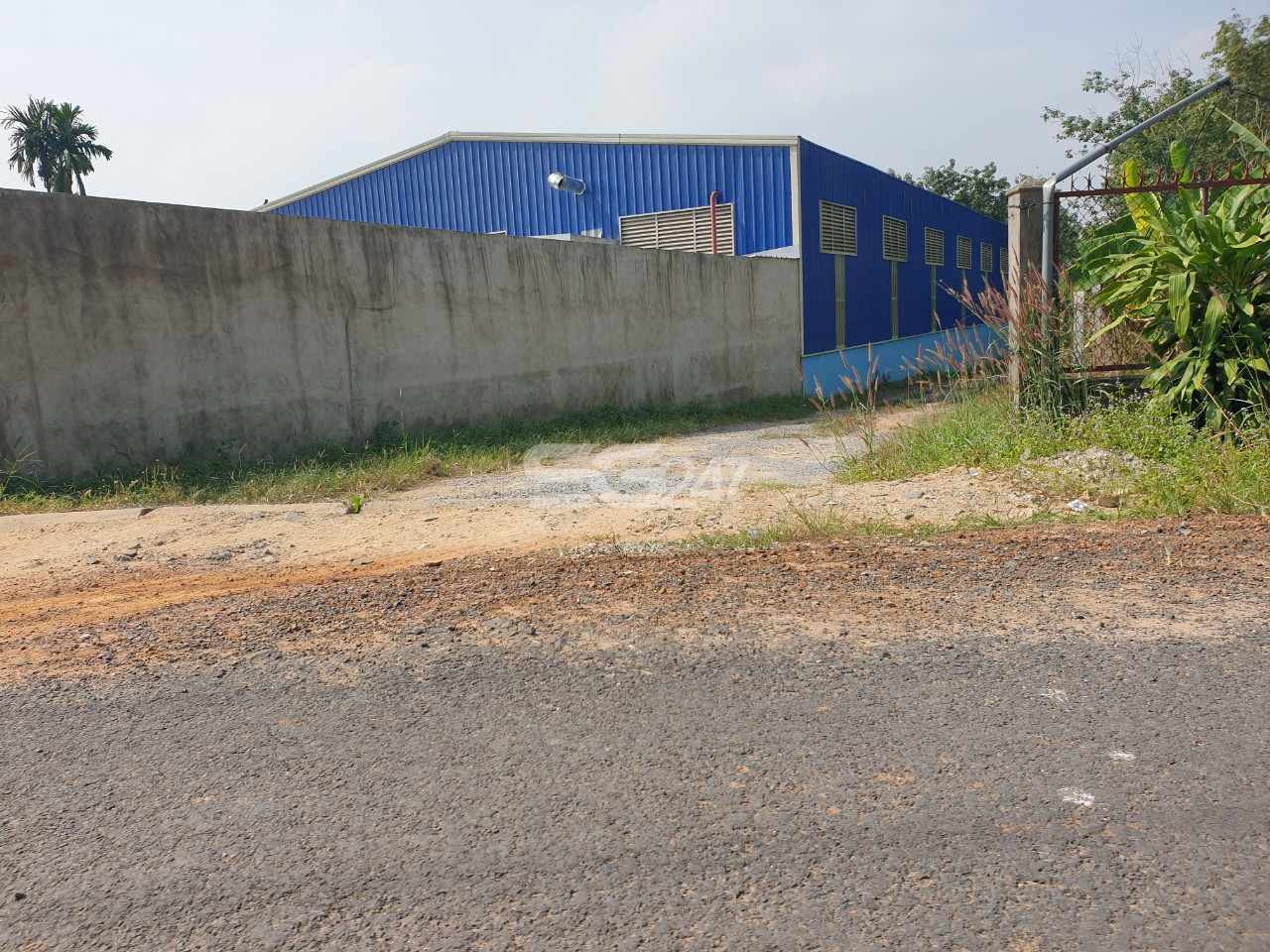 Nhà xưởng của công ty TNHH Mộc Jusen được xây dựng và hoạt động chế biến gỗ trái phép trên 4.714m2 đất trồng cây lâu năm, đất ở tại nông thôn tại thửa 108 và thửa 40 cùng tờ bản đồ 11 thuộc xã Long Đức, huyện Long Thành, tỉnh Đồng Nai do ông Lê Đình Danh là chủ sử dụng không đảm bảo về đánh giá tác động môi trường gây ô nhiễm môi trường gây bức xúc cho người dân