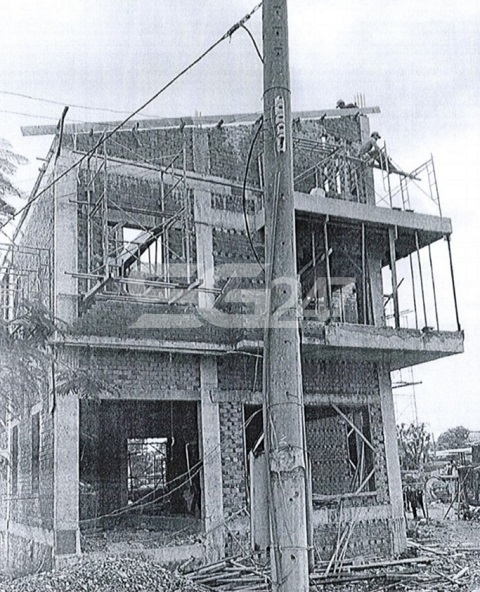 Căn biệt thự của bà Trần Thị Tuyết Trinh đang trong quá trình thi công phần thô tầng 2 thì bị Đội quản lý trật tự thành phố Biên Hòa lập biên bản yêu cầu ngừng tất cả hoạt động thi công