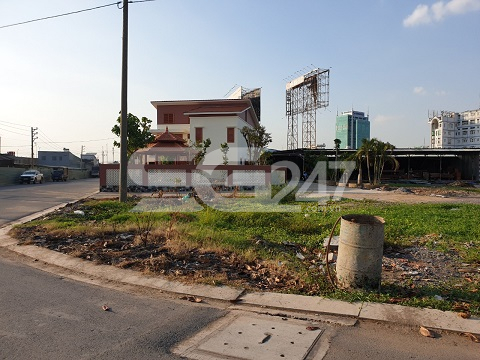 Dù là đơn vị trực tiếp quản lý tình hình xây dựng, sử dụng đất trên địa bàn nhưng UBND phường Long Bình Tân lại chẳng mảy may quan tâm đến công trình vi phạm của bà Trinh