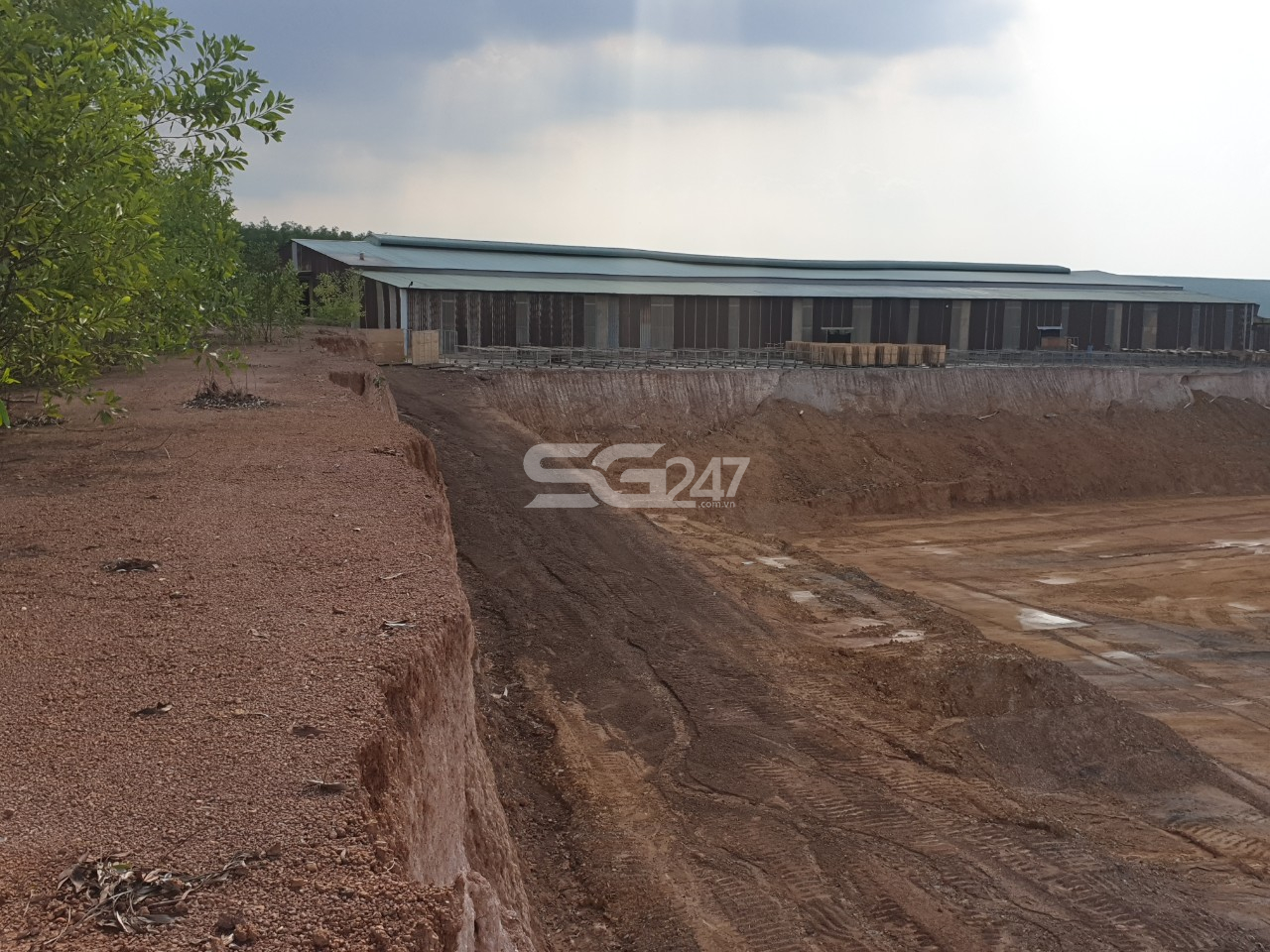 Hình ảnh: Nhà xưởng xây dựng trái phép trên khu đất nông nghiệp