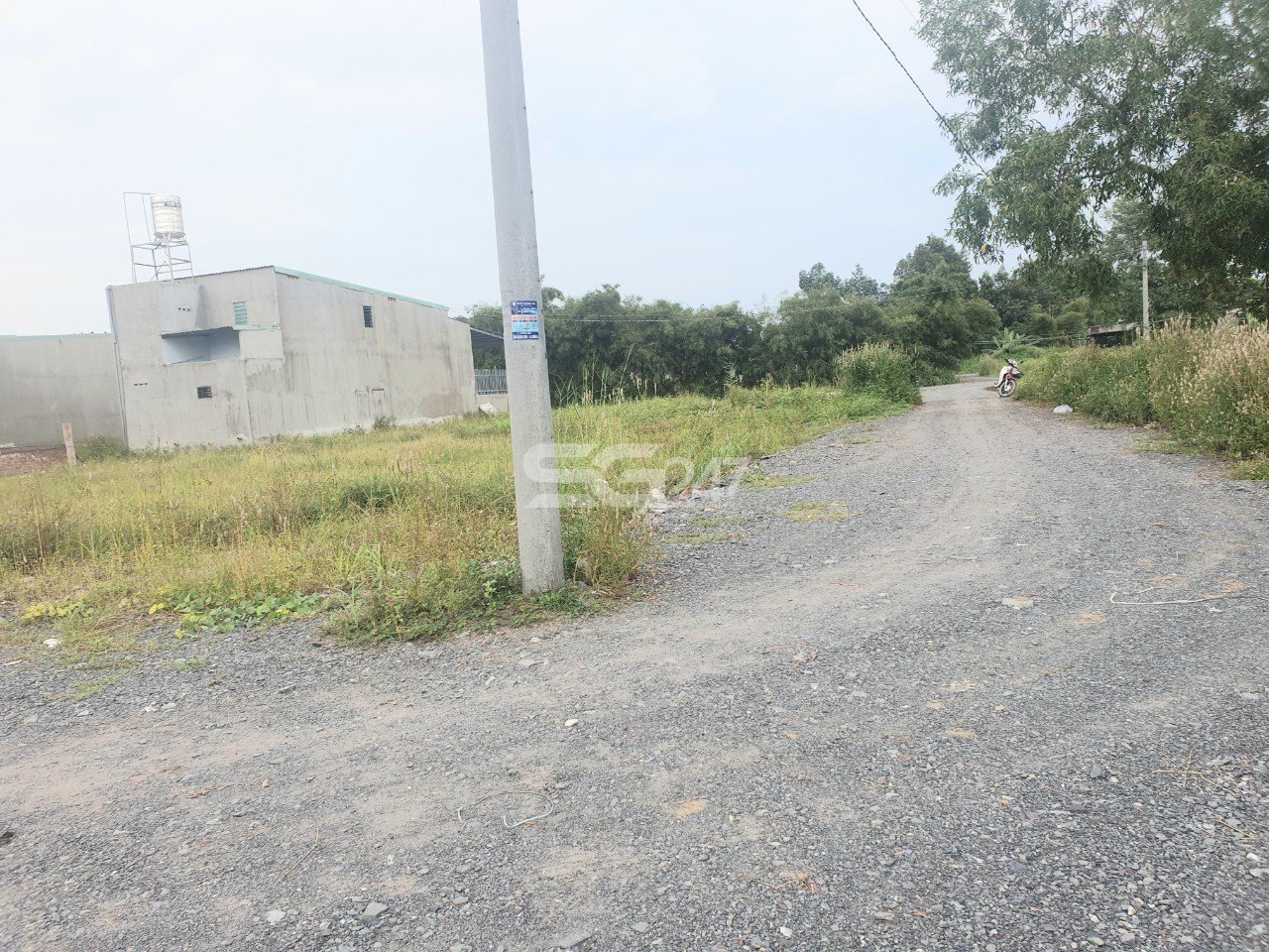 Hình ảnh: Khu đất thuộc tờ bản đồ 19, thửa 126 do ông Nguyễn Minh Nhân là chủ sử dụng đã được làm đường rải đá mi, đấu nối điện tại ấp Đồng, phường Phước Tân, TP. Biên Hòa, Đồng Nai