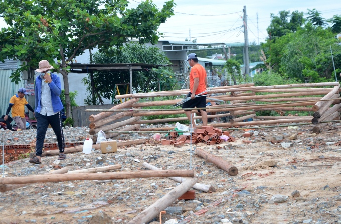 Kiểm tra tại hẻm 155, Đô Lương Đoàn kiểm tra TP. Vũng Tàu phát hiện chủ công trình đang dựng nhà gỗ trên phần diện tích đất đã quy hoạch khu tái định cư.