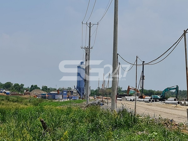 lắp đặt cả 1 trạm trộn bê tông để phục vụ cho việc thi công dự án