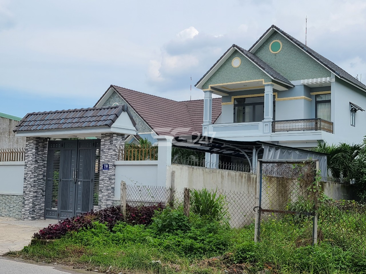 Căn biệt thự hoành tráng được xây dựng trên đất trồng cây lâu năm tại thửa 313 tờ bản đồ số 9 đã được đưa vào sử dụng