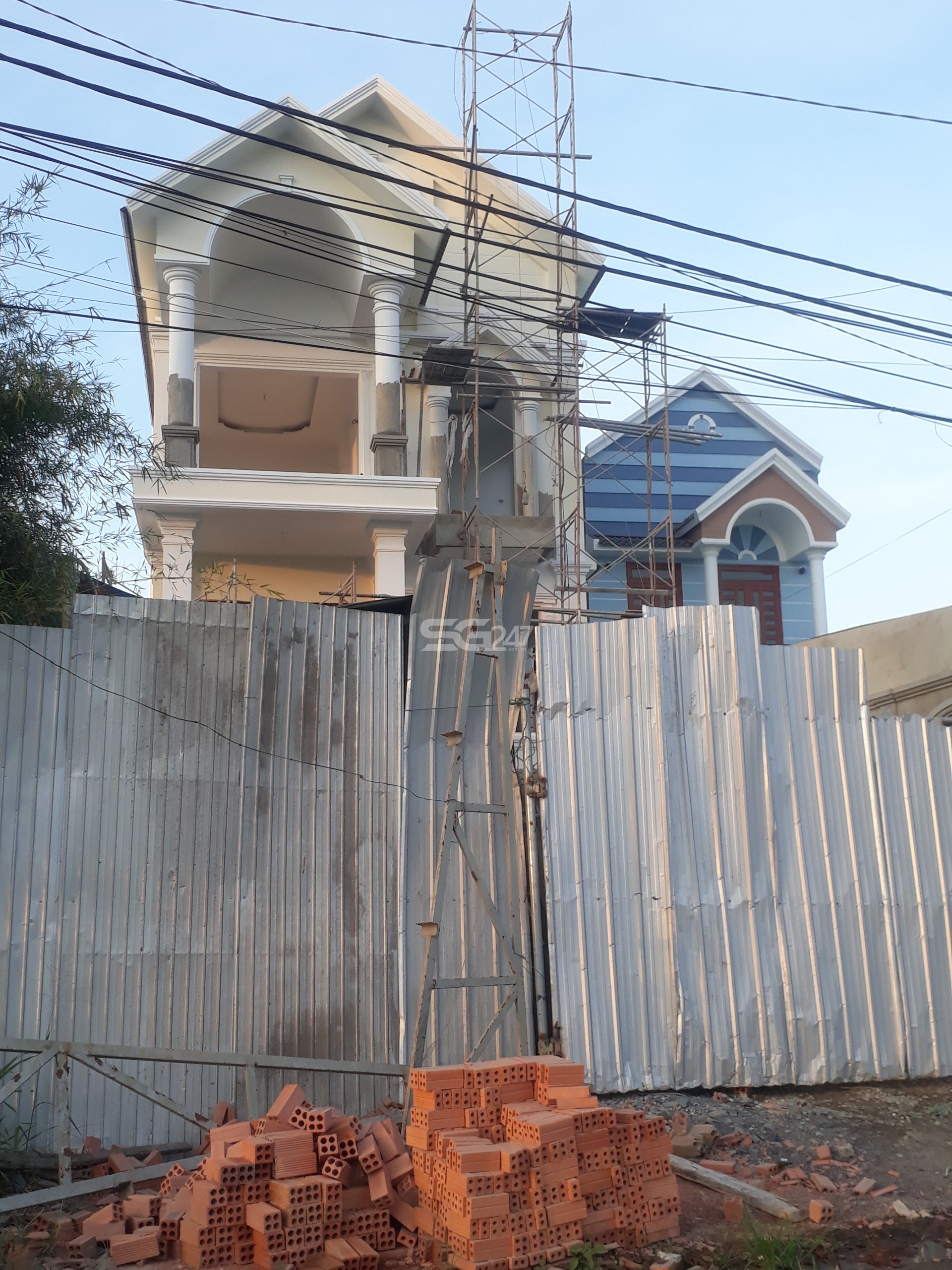 Rào tôn, xây dựng biệt thự trên đất trồng cây lâu năm tại thửa số 301, tờ bản đồ số 9