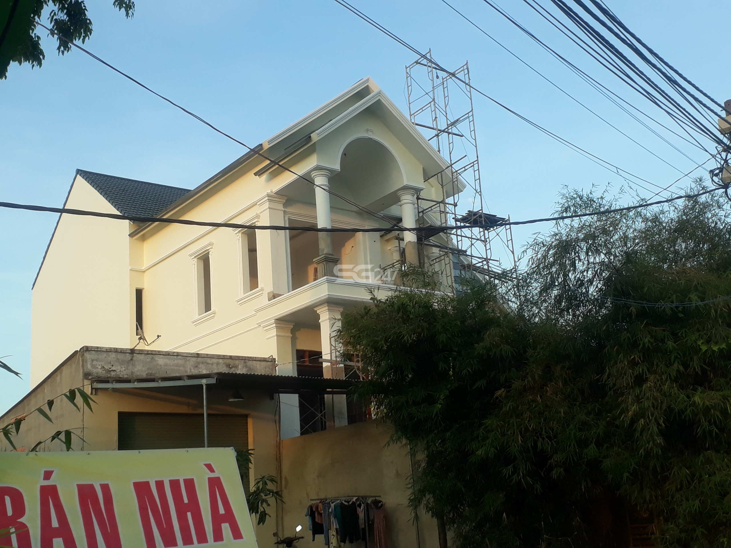 Rào tôn, xây dựng biệt thự trên đất trồng cây lâu năm tại thửa số 301, tờ bản đồ số 9