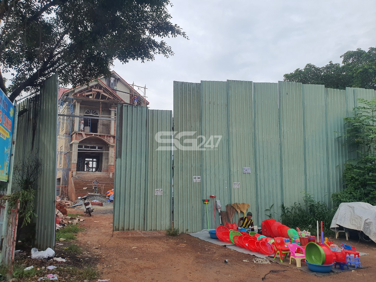 Rào tôn xây biệt thự hoàng tráng trên thửa đất trồng cây lâu năm tờ bản đồ số 7, thửa 349