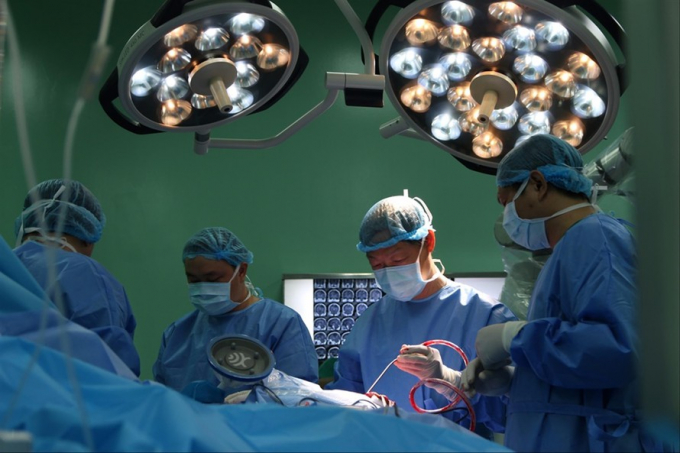 Sau lùm xùm ở BV Bạch Mai, tháng 9/2021, Cty CP xây dựng và thương mại Vĩnh Đức xin rút rô bốt phẫu thuật sọ não liên kết với BV Nhân dân 115 về khi mới mổ được 30 ca
