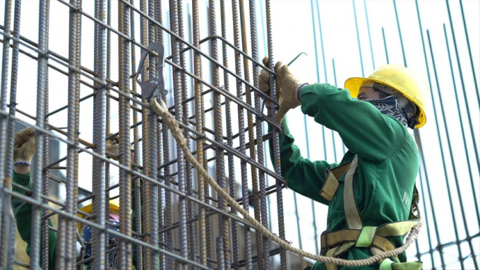 Người mua nhà gánh chịu khi giá nhà tăng do vật liệu xây dựng tăng giá Ảnh: Như Ý