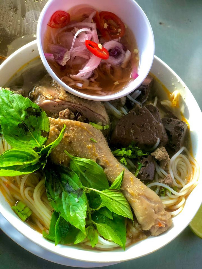 Bún vịt nấu tiêu thơm ngon