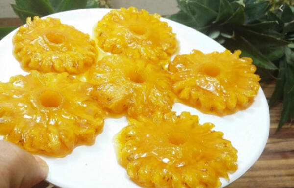 Mứt khóm Cầu Đúc