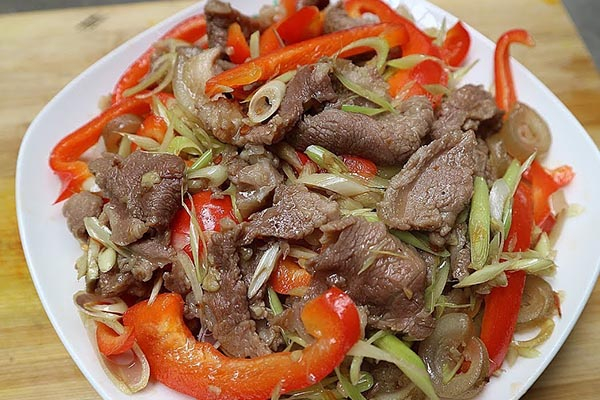 Thịt bê xào sả ớt có hương vị thơm ngon, cuốn hút