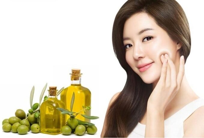 Dầu oliu có tác dụng cung cấp độ ẩm hữu hiệu, giúp làn da bạn trở nên mịn màng hơn