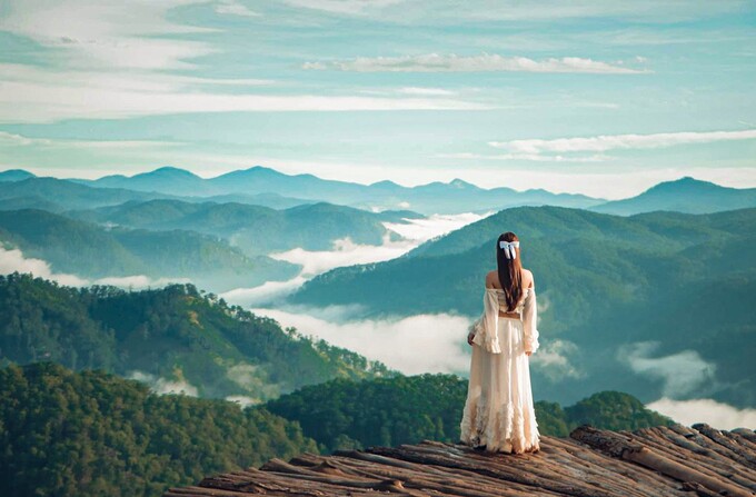 Săn mây Cầu đất là hoạt động được nhiều người tò mò tìm đến để trải nghiệm.