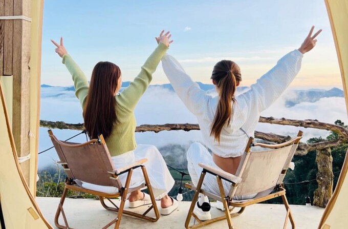 Đồi chè Cầu Đất nằm trong top địa điểm săn mây nổi tiếng nhất hiện nay. Nơi đây với khung cảnh thiên nhiên hùng vĩ được du khách ví như thiên đường sống ảo. Cách trung tâm thành phố khoảng 25km, nơi đây cũng là một điểm tham quan thú vị mà bạn không nên bỏ qua.