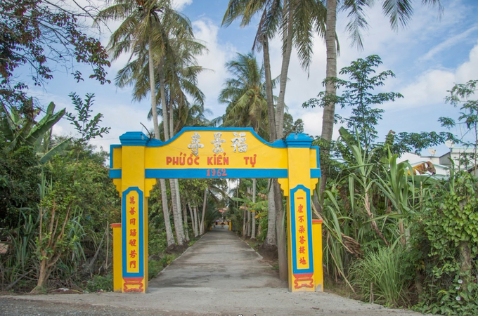 Cổng chùa Phước Kiển Tự