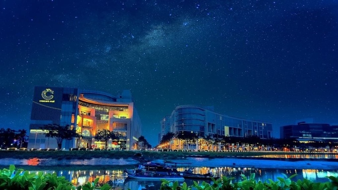 Cresent Mall nổi bật giữa trời sao - Ảnh: Quốc Hưng