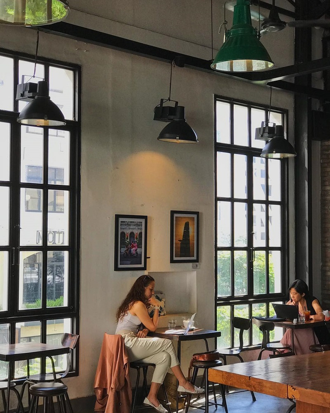 Quán cafe đẹp ở Sài Gòn có thức uống ấn tượng, sử dụng cafe nguyên chất được chế biến tại chỗ