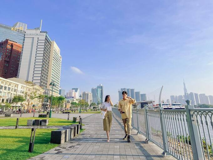 Khuôn viên công viên Bến Bạch Đằng với nhiều gió và ánh sáng sẽ giúp cho bức ảnh của bạn lung linh tuyệt hảo (Nguồn: Sưu tầm)