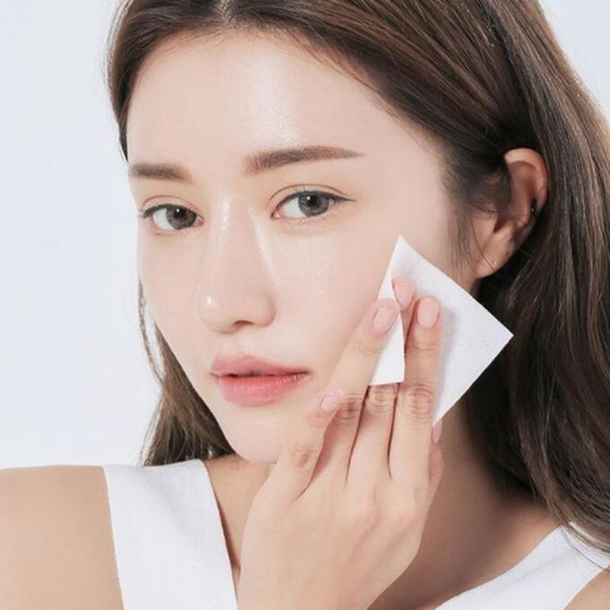 Dùng phương pháp thấm dầu để xác định nền da