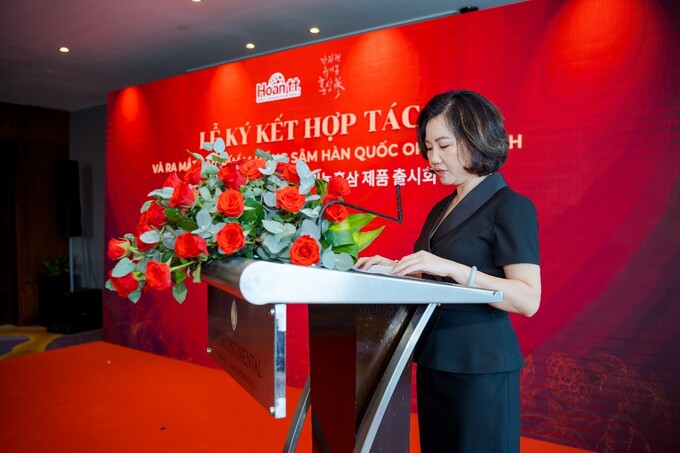 Bà Trần Thị Kim Hoàn – Giám đốc Công ty TNHH Đầu tư XNK Hoan TT phát biểu tại buổi lễ ra mắt và kí kết hợp tác.