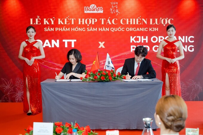 Lễ ký kết hợp tác chiến lược giữa Hoan TT và KJH Organic Red Ginseng.