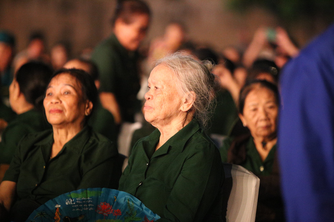 Các cựu thanh niên xung phong và các lực lượng từng tham gia chiến đấu và phục vụ chiến đấu xúc động khi xem lại những thước phim lịch sử tái hiện về cuộc chiến tranh tàn khốc