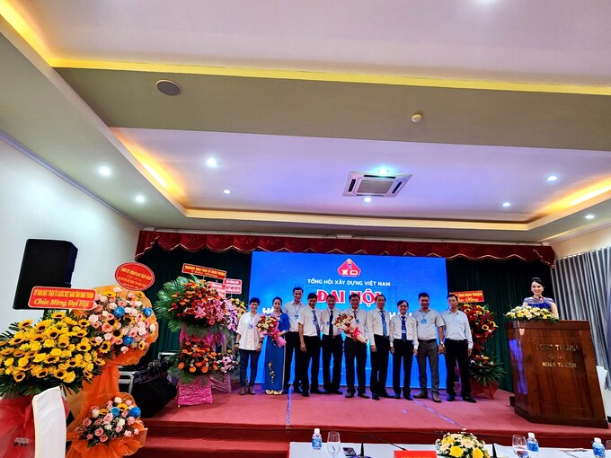 Ban chấp hành Hội Xây dựng tỉnh Ninh Thuận nhiệm kỳ III (2023-2028) ra mắt Đại hội.