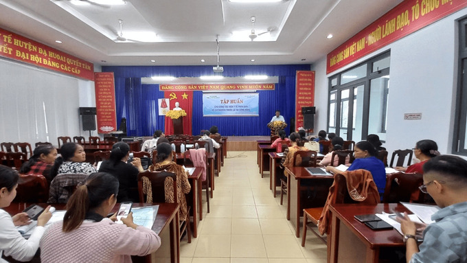 Quang cảnh lớp tập huấn