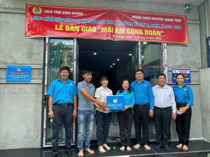 Các đồng chí lãnh đạo đến dự lễ trao 