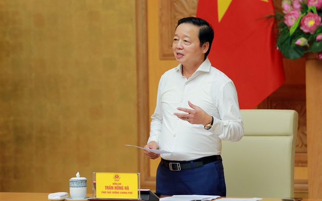 Phó Thủ tướng Trần Hồng Hà yêu cầu rà soát lại toàn bộ hệ thống quản lý an toàn thực phẩm trong tất cả các khâu, từ sản xuất đến tiêu dùng (Ảnh: VGP/Minh Khôi)