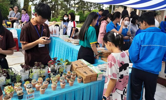 Gian hàng trưng bày các sản phẩm thân thiện với môi trường