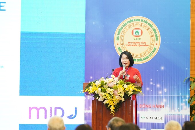 Bác sĩ Phạm Thị Thanh Hiên chia sẻ tại hội thảo Ngành thực phẩm chức năng – Ngành kinh tế y tế, chủ đề “MenaQ7 với việc phát triển chiều cao của trẻ và sức khỏe xương”