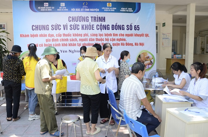 Các đoàn viên công đoàn khó khăn, gia đình chính sách, hộ cận nghèo được khám sức khỏe, phát thuốc miễn phí