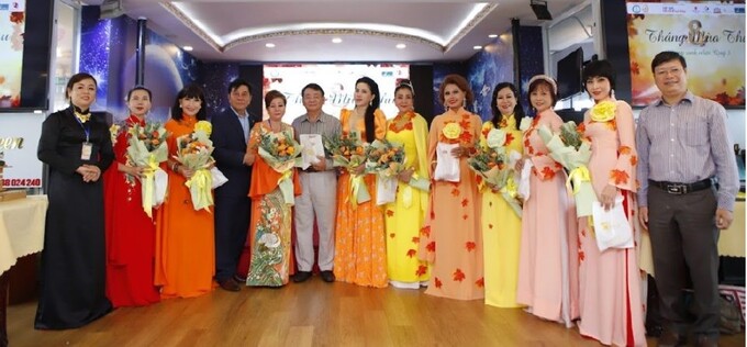 TS.Trần Quý - Viện Trưởng Viện Phát triển kinh tế số Việt Nam (ngoài cùng bên phải)