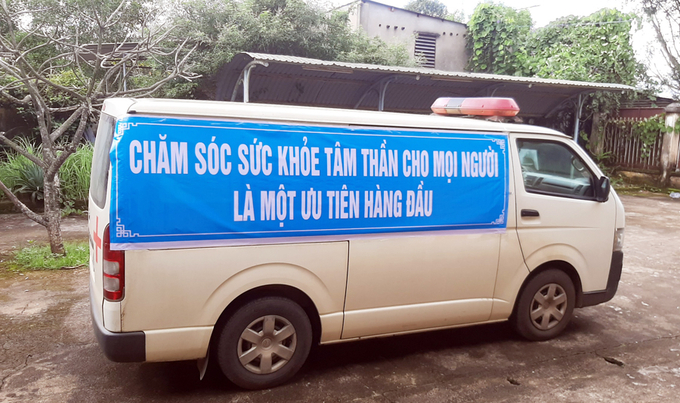 Xe loa tuyên truyền của trung tâm y tế huyện Tân Phú