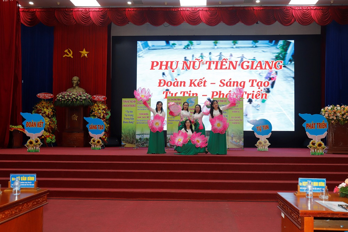 Hội LHPN Tiền Giang giới thiệu trong chương trình giao lưu