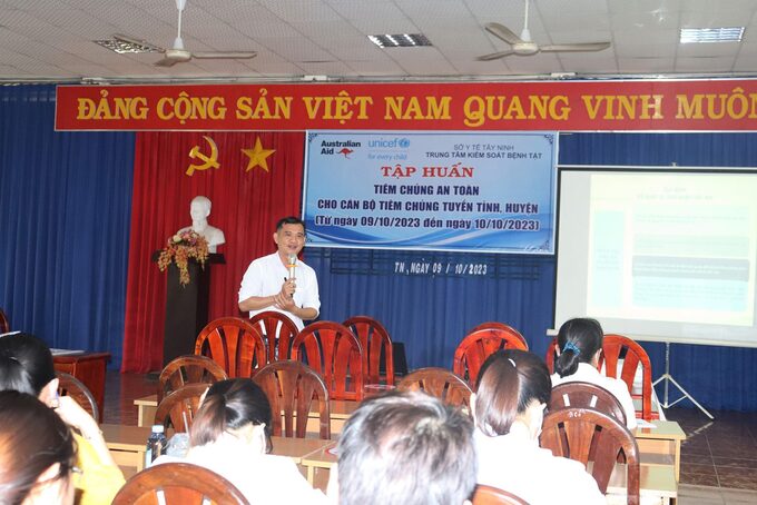 Quang cảnh lớp tập huấn