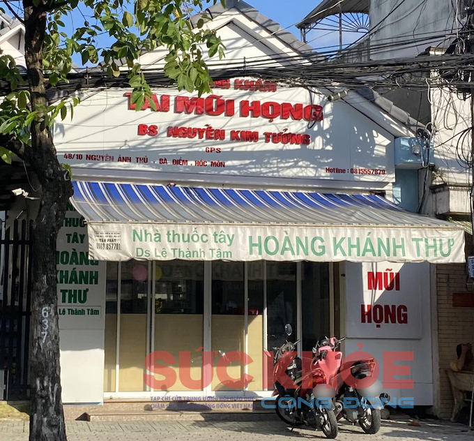 Phòng khám chuyên khoa Tai Mũi Họng tại huyện Hóc Môn, TP. HCM in tên bác sĩ Nguyễn Kim Tưởng trên bảng hiệu