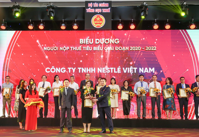 Nestlé Việt Nam được nhận bằng khen từ Bộ Tài chính, nhờ những đóng góp cho kinh tế - xã hội và ngân sách nhà nước