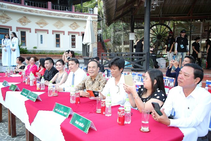 Các đại biểu tham dự vòng bán kết cuộc thi Hoa hậu và Nam vương Thần tượng Việt Nam 2023