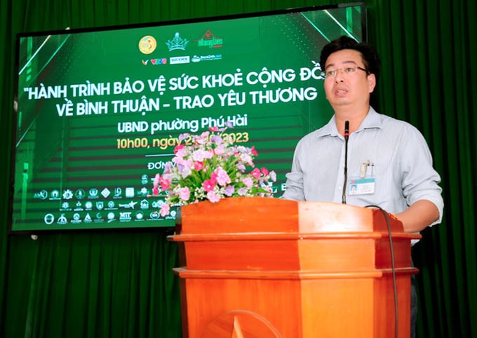Ông Võ Hoài Vũ – Chủ tịch UBND phường Phú Hài phát biểu cảm ơn Ban tổ chức và đoàn thiện nguyện